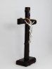 画像2: ウォールナット製台付十字架（像付）23cm (2)