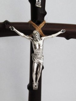 画像3: ウォールナット製台付十字架（像付）23cm
