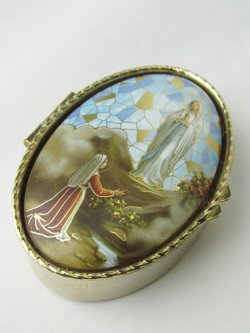 画像1: メタル製 小物入れ ルルドの聖母と聖ベルナデッタ