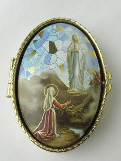 画像2: メタル製 小物入れ ルルドの聖母と聖ベルナデッタ