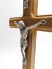 画像2: オリーブ製木製台付十字架（金属像付き）※返品不可商品 (2)