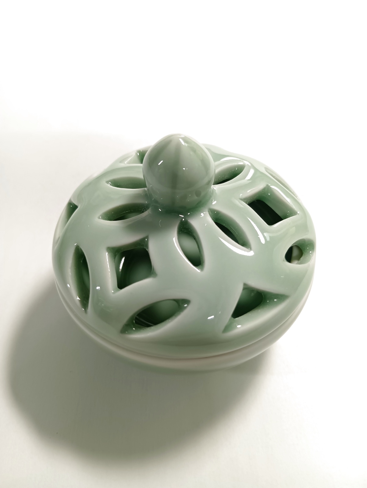 画像2: 香炉　青磁七宝豆　有田焼  ※返品不可商品 